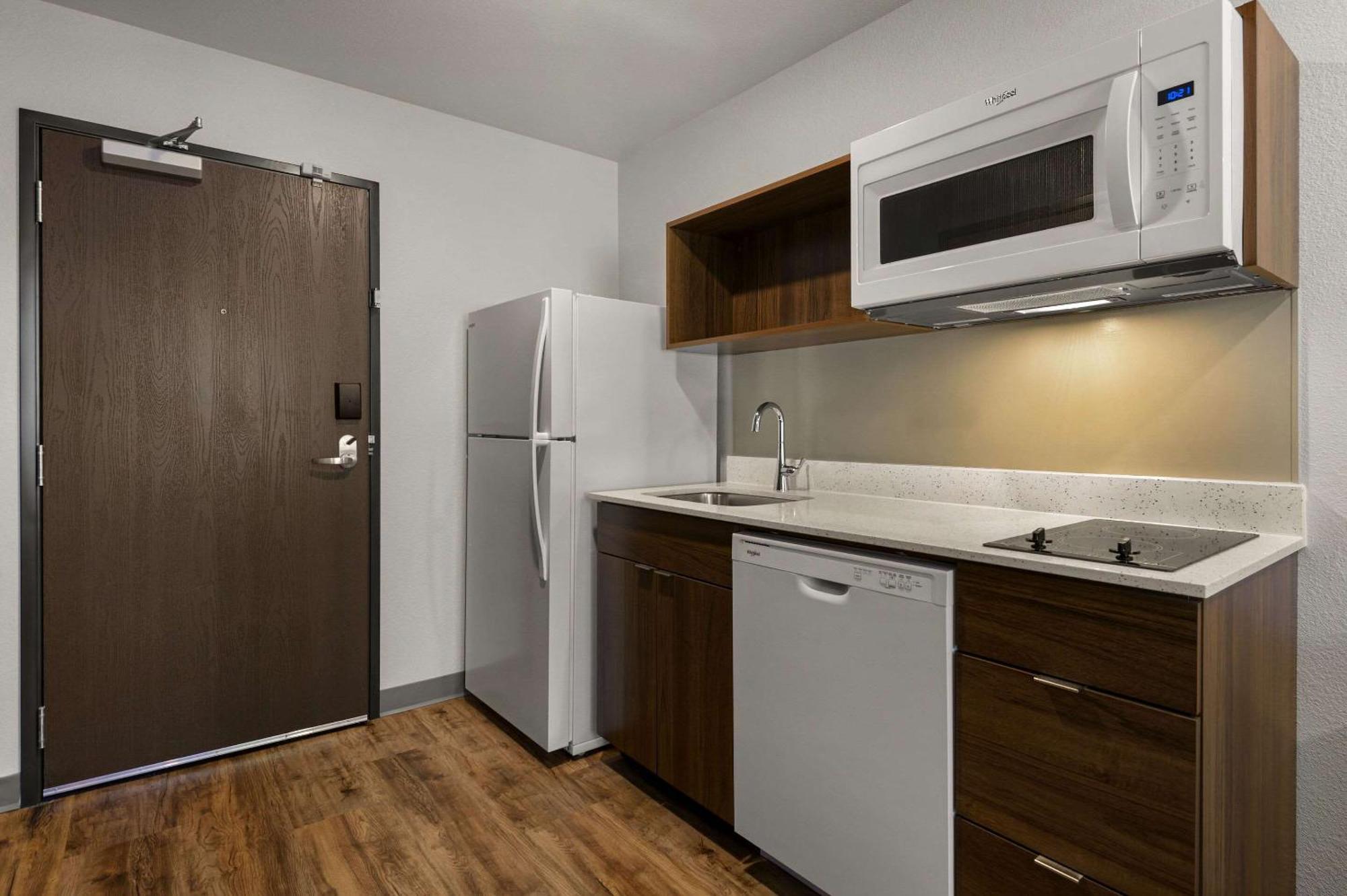 Woodspring Suites Yorktown Newport News Exterior photo