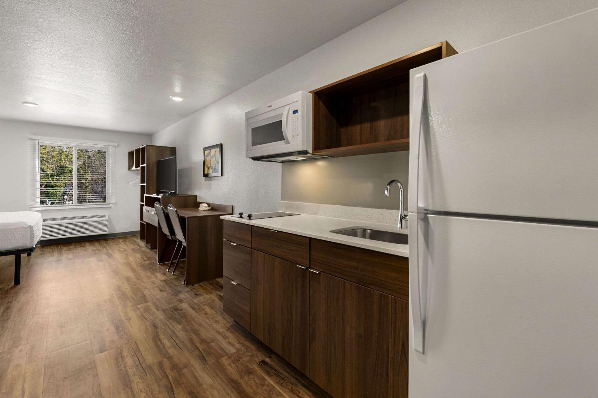 Woodspring Suites Yorktown Newport News Exterior photo