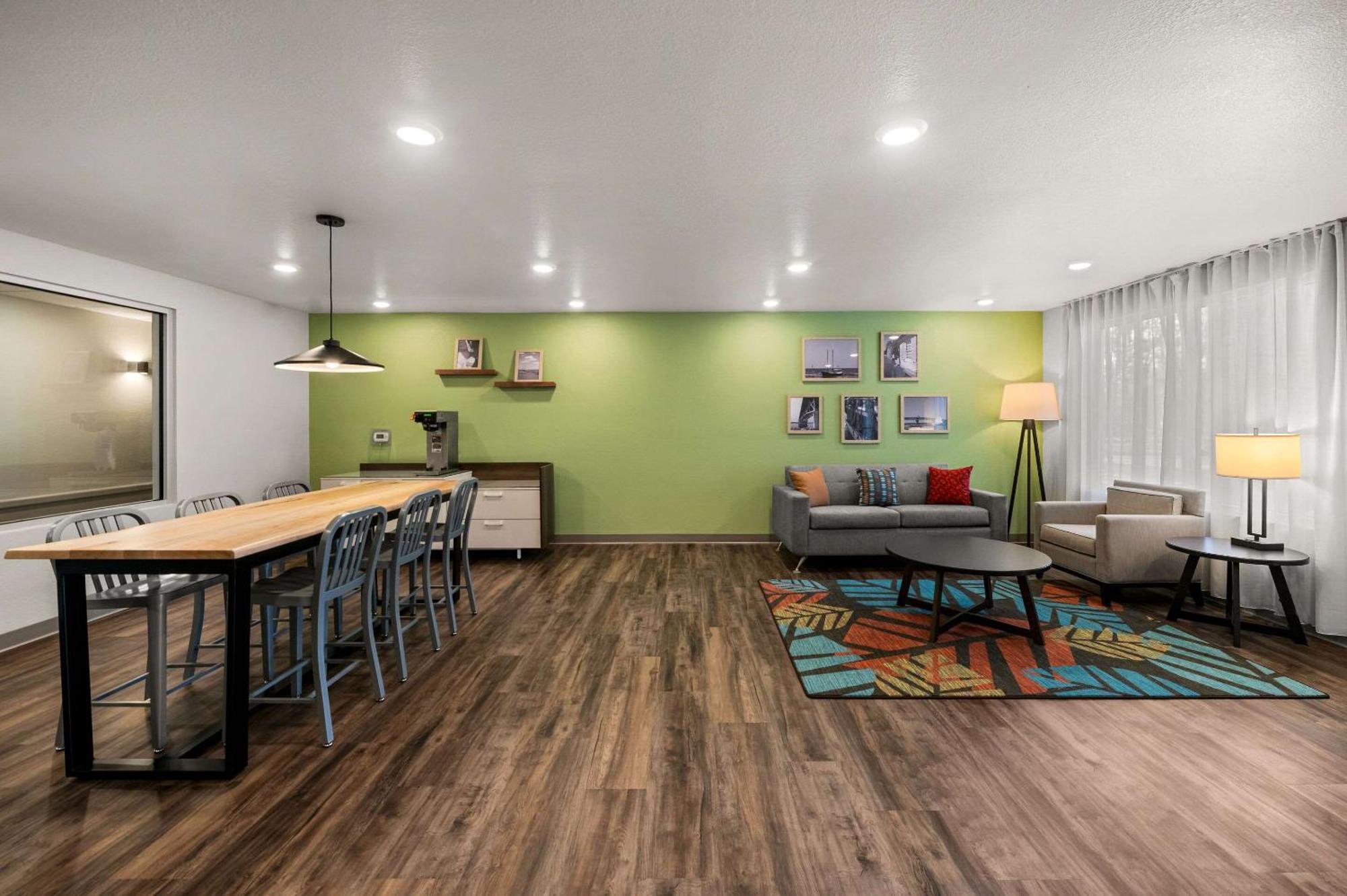 Woodspring Suites Yorktown Newport News Exterior photo